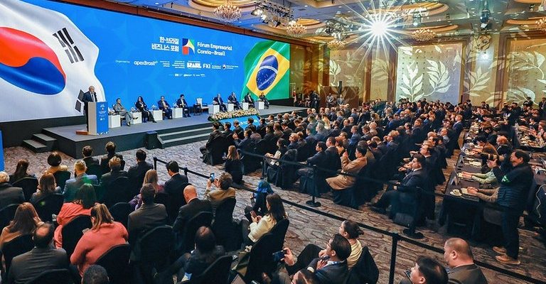 Brasil e Coreia do Sul reforçam cooperação no setor aeroespacial Brasil e Coreia do Sul reforçam cooperação no setor aeroespacial