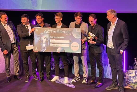Equipe brasileira é premiada com solução que leva gestão de infraestrutura ao espaço Equipe brasileira é premiada com solução que leva gestão de infraestrutura ao espaço