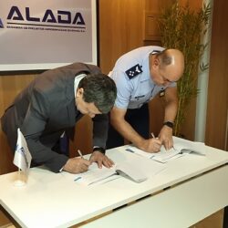 FAB e ALADA firmam 1º contrato no setor aeroespacial