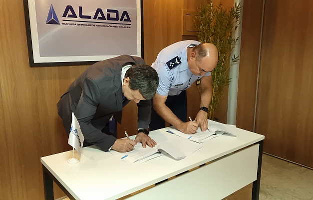 FAB e ALADA firmam 1º contrato no setor aeroespacial