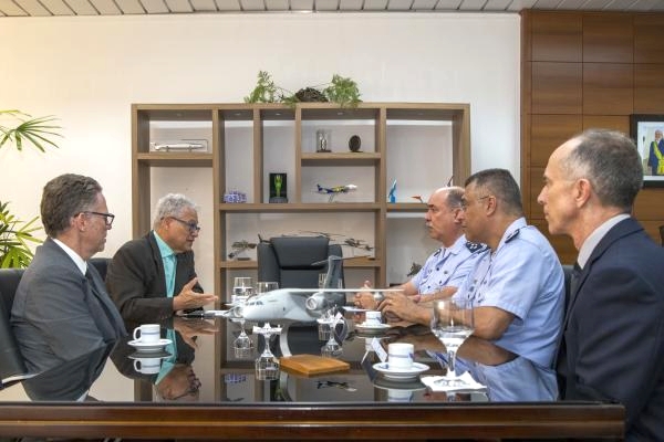 DCTA e INPE assinam acordo para ampliar cooperação científica e tecnológica