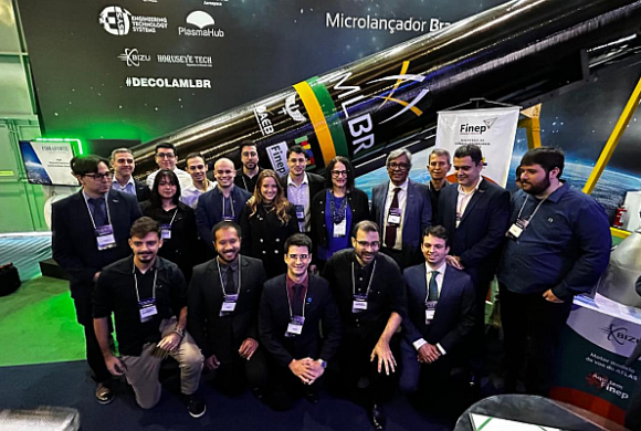Ministra Luciana Santos celebra avanços da indústria espacial no SpaceBR Show Ministra Luciana Santos celebra avanços da indústria espacial no SpaceBR Show